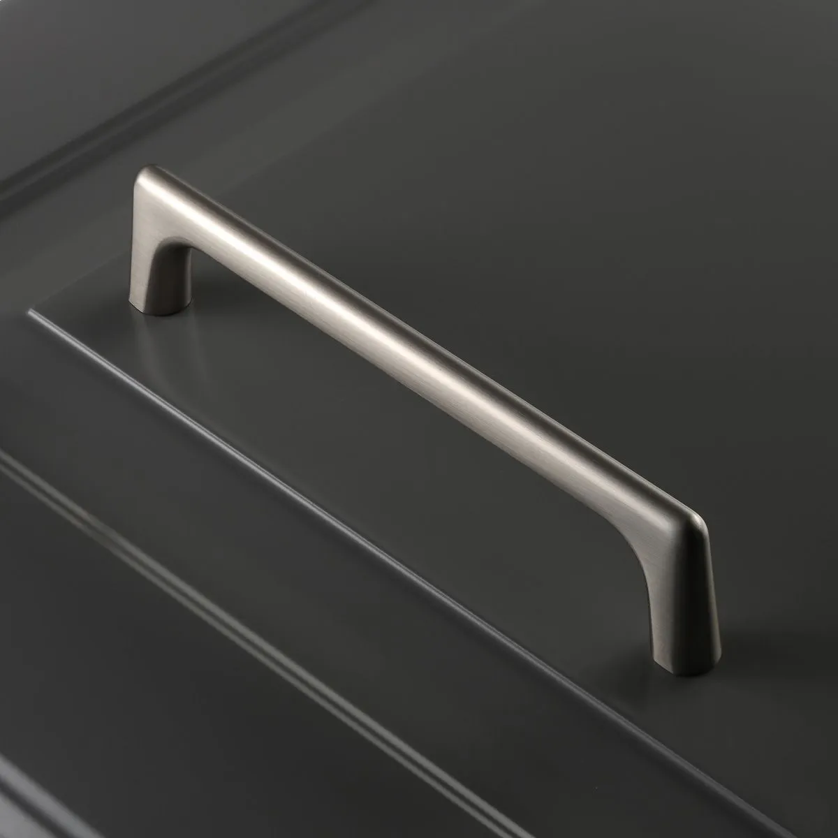 Maner pentru mobila Octavio, finisaj otel periat GT, L:139 mm [3]