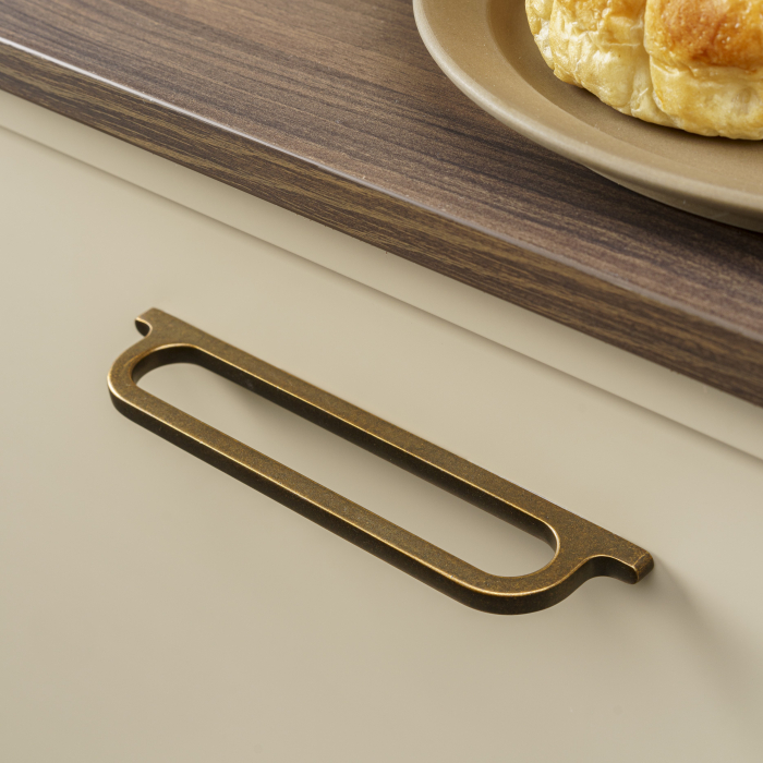 Maner pentru mobila Omega, finisaj alama rustica, L:190.5 mm [3]