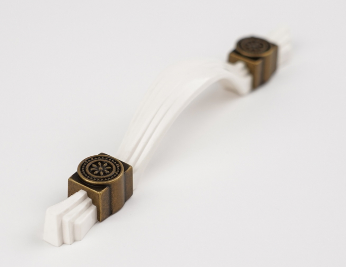 Maner pentru mobila Tulip, finisaj alama antichizata CB, 96 mm [3]