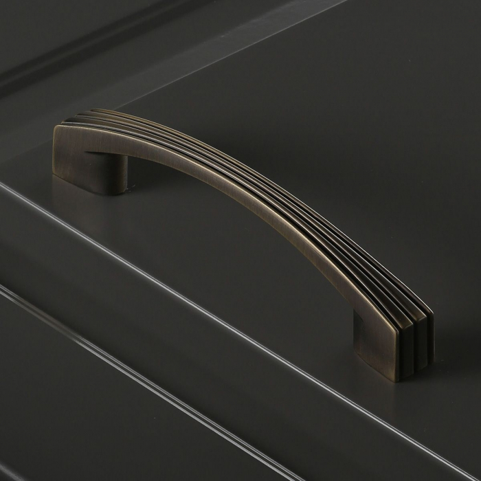 Maner pentru mobila Vasto, finisaj alama antichizata periata GT, L:120 mm [6]
