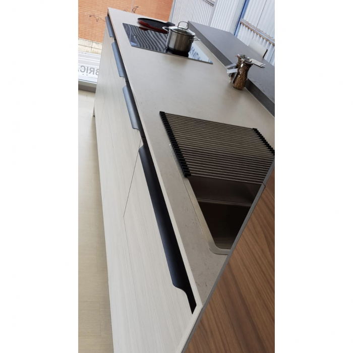 Maner pentru mobila Vector, finisaj negru periat, L:147 mm [3]