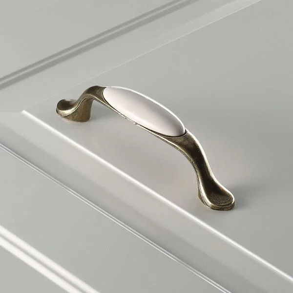 Maner vintage cu insertie ceramica alba, finisaj auriu antichizat GT, L:125 mm [3]