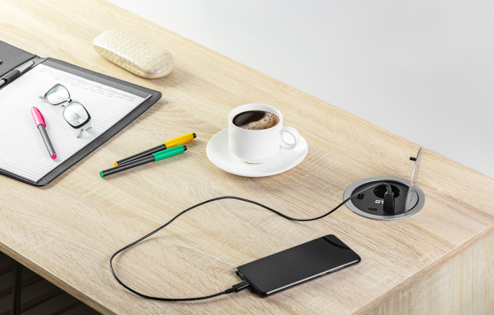 Priza incorporabila rotunda cu 1 priza Schuko si 2 porturi incarcare USB, finisaj argintiu [2]
