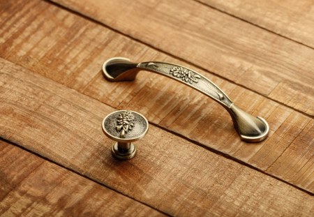Buton pentru mobila Ardea, alama antichizata periata GT, D:27.5 mm [3]
