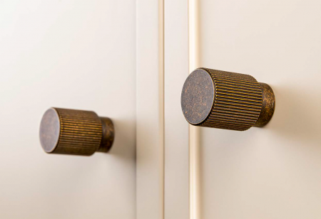 Manere si butoni - Buton pentru mobila Arpa, finisaj alama rustica, D:22 mm