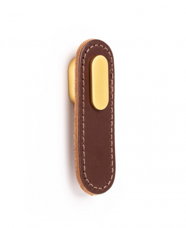 Moderne - Maner, buton Oblong din piele maro pentru mobilier, cu ornament finisaj auriu periat, L:70 mm