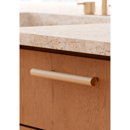 Maner pentru mobila Boto, finisaj alama cava periata, L:226 mm [3]