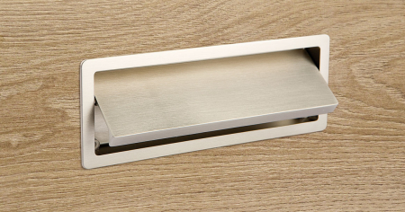 Maner pentru mobila cu clapeta Raso, finisaj nichel periat, L:152.5 mm [1]
