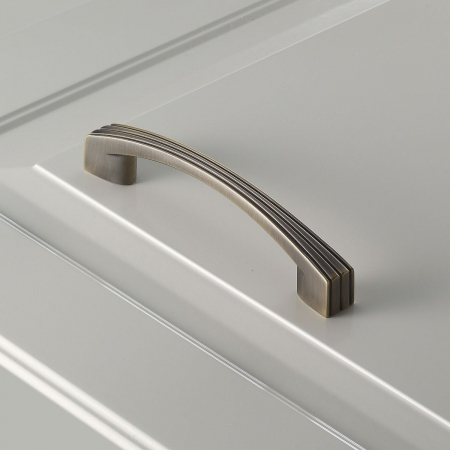 Maner pentru mobila Vasto, finisaj alama antichizata periata GT, L:151 mm [4]