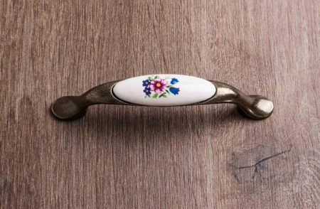 Maner vintage cu insertie ceramica floare roz, finisaj auriu antichizat GT, L:125 mm [2]