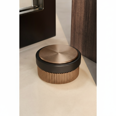 Opritor pentru usa Brooklyn, finisaj alama cava periata, 62x33 mm [3]