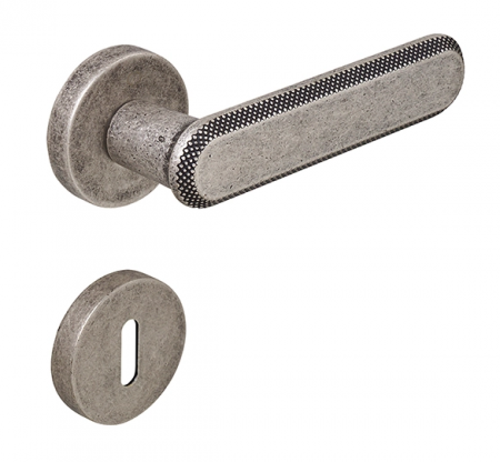 Manere usa camera - Nola - Set maner usa camera, cu rozeta rotunda, finisaj argint antichizat CB