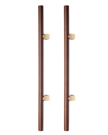 FERONERIE ȘI ACCESORII UȘI - Set manere spatiale double Kumo Wood Big One, finisaj nuc / alama periata, L:878 mm