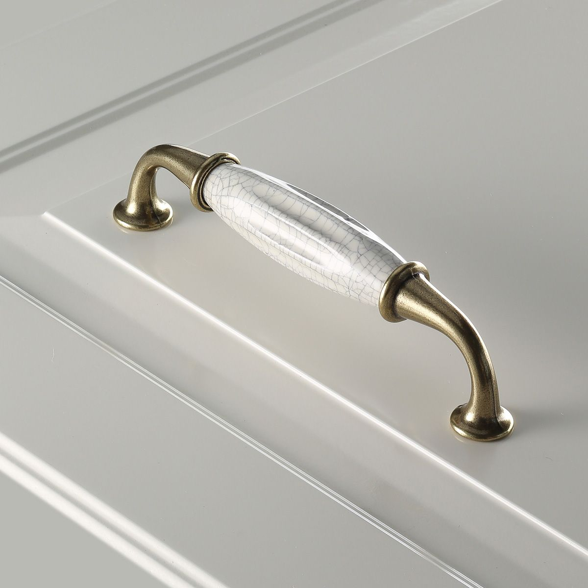 Maner vintage Alatri cu insertie ceramica alba, finisaj alama antichizata GT, L:144 mm [4]