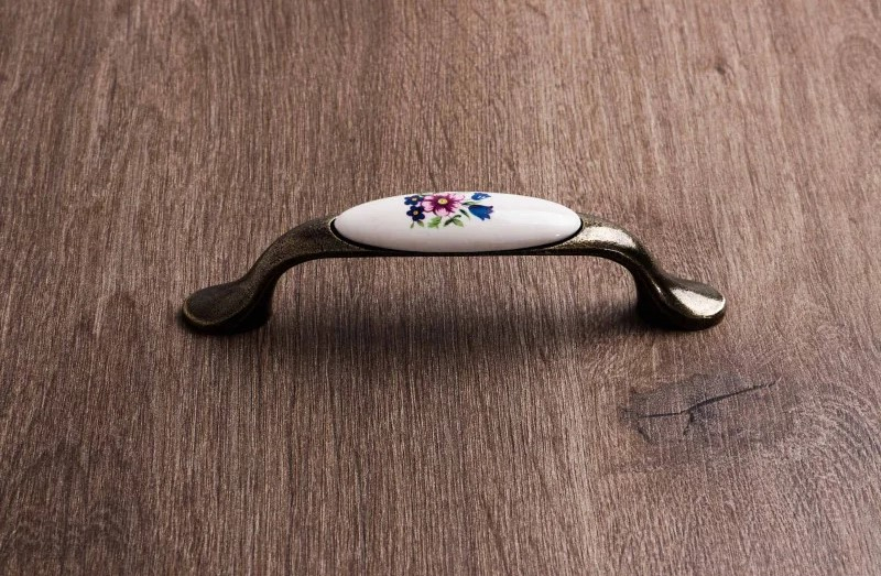 Maner vintage cu insertie ceramica floare roz, finisaj auriu antichizat GT, L:125 mm [5]