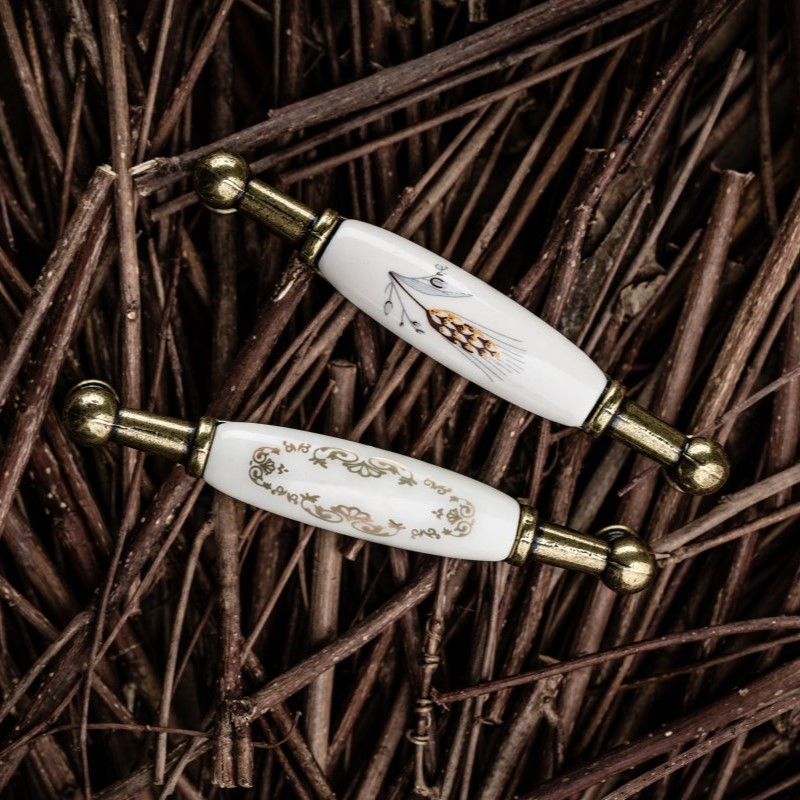 Maner vintage cu insertie ceramica si ornament, finisaj auriu antichizat GT, L:106 mm [3]