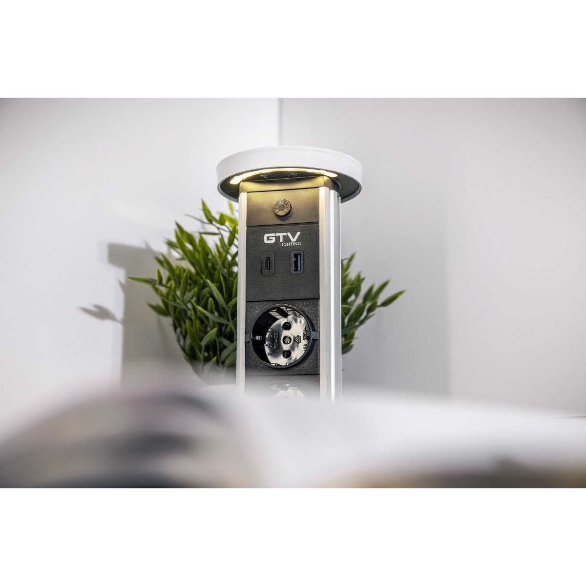 Priză încorporabilă în blat GTV Camino, încărcător wireless 10W, 2 prize Schuko, USB A + C, alb, D:80 mm [3]