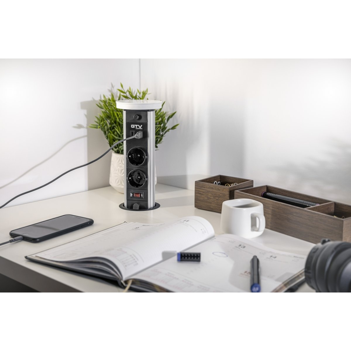 Priză încorporabilă în blat GTV Camino, încărcător wireless 10W, 2 prize Schuko, USB A + C, alb, D:80 mm [2]