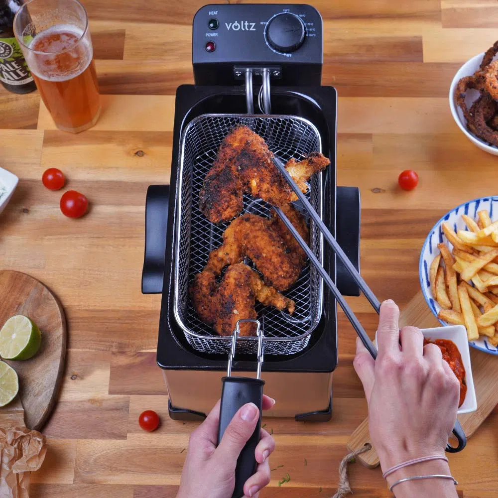 Friteuza Voltz V51980E, 2200W, Capacitate 3L, Termostat reglabil, 190°C, Inox, Argintiu/Negru [3]
