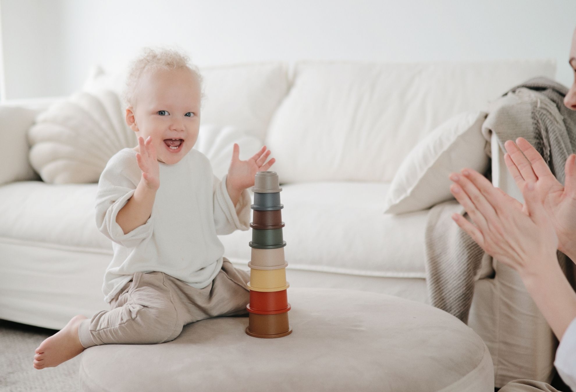 Cum alegem jucăriile pentru bebeluși și copii îmbinând utilul cu plăcutul?