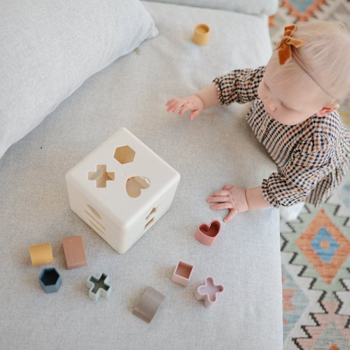 Cutie de sortare cu 12 forme geometrice, joc educativ - Mushie [5]