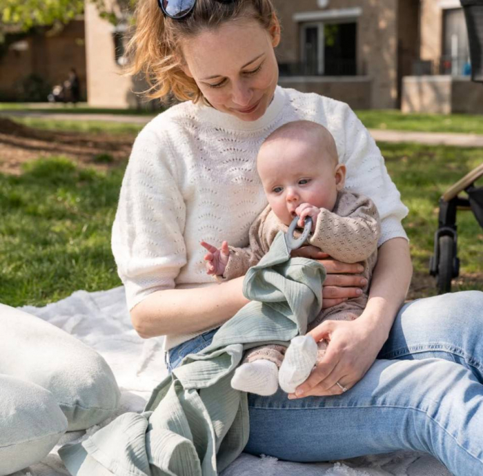 Doomoo - Esarfa pentru alaptat multifunctionala din bumbac organic Mom’n Play Green [3]