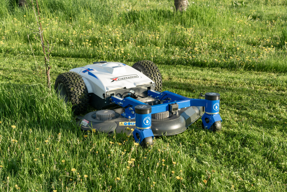 ROBOT pentru tocat vegetatie in panta  X CROSS [2]