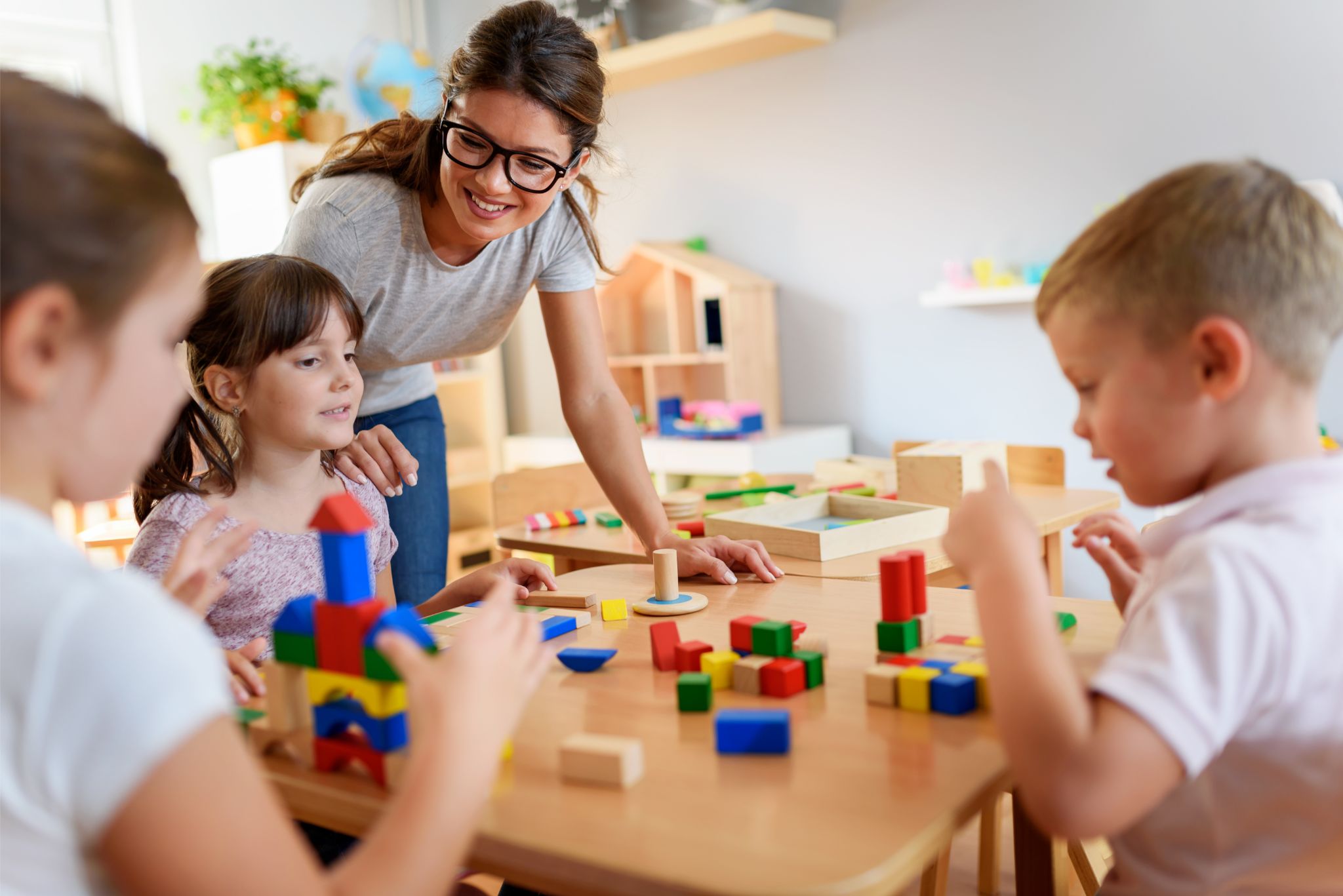 Seturi de Constructie din Lemn pentru Copii: Dezvoltarea Naturala prin Joc Creativ
