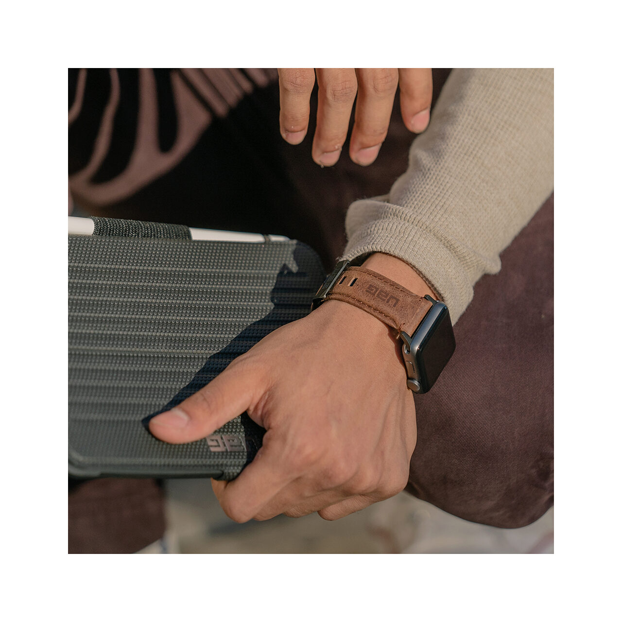 Apple Watch 38mm / 40mm UAG Curea din Piele Brown [3]