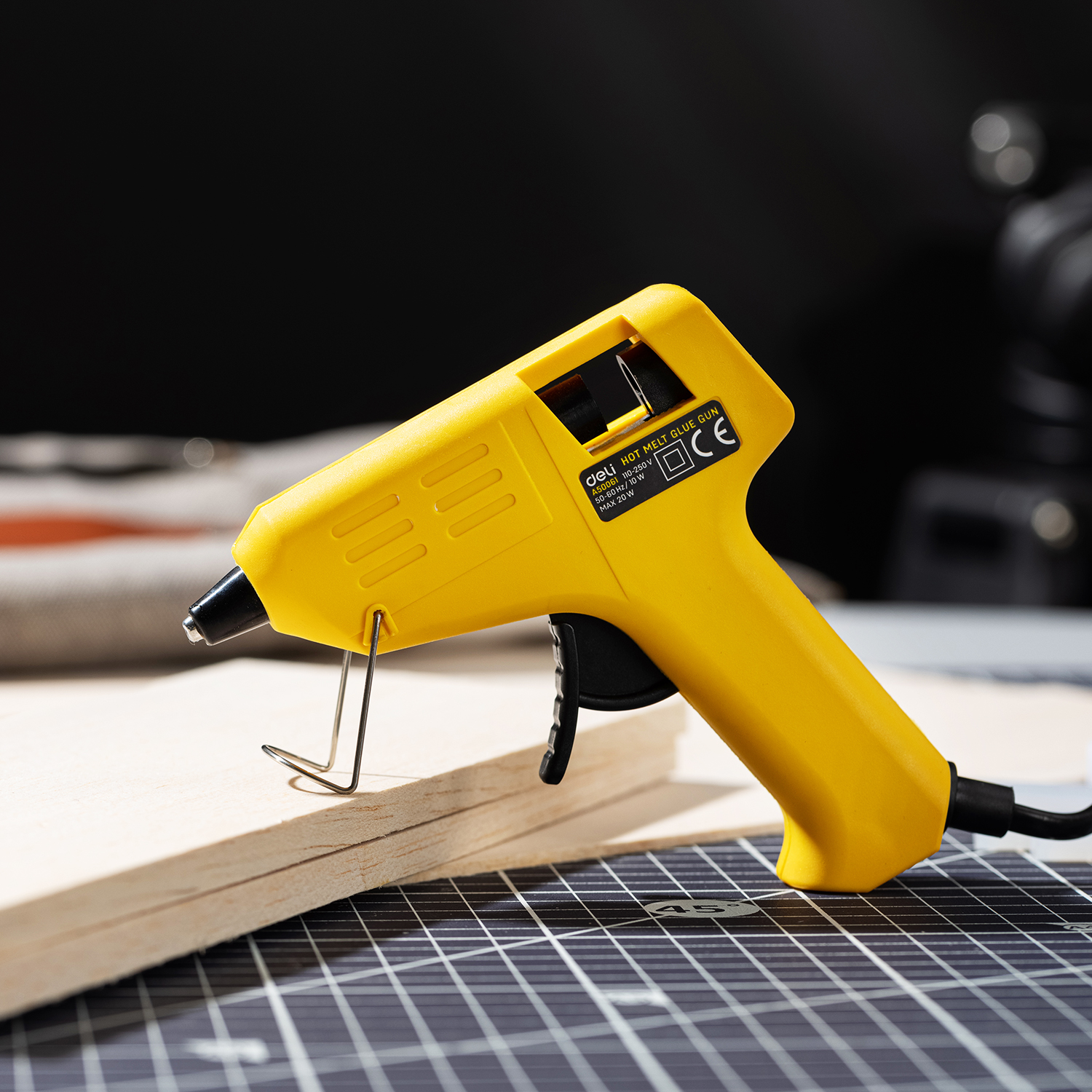 Pistol cu lipici pt kraft 20w deli [3]