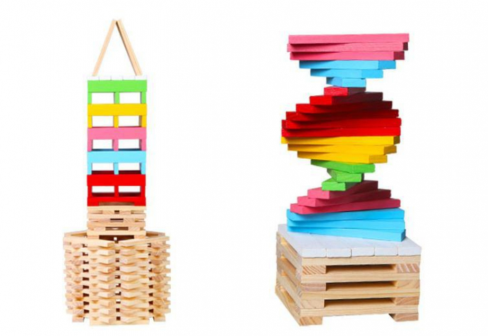 Set 150 cuburi din lemn pentru construit cu piese colorate. [5]