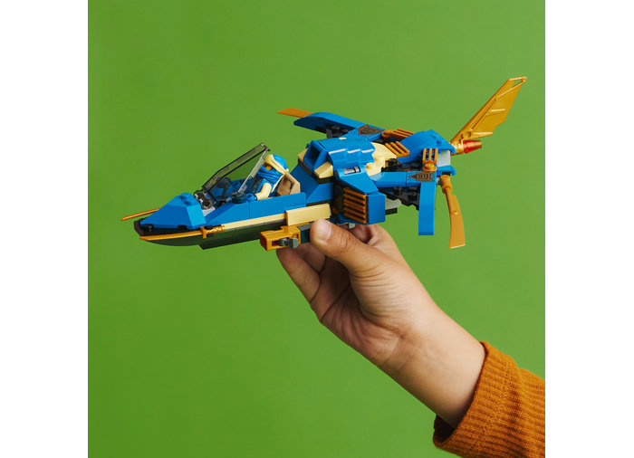 Avionul EVO al lui Jay, varsta de la 6 ani la 12 ani [6]