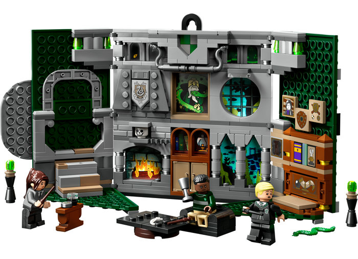Bannerul Casei Slytherin™, varsta de la 9 ani la +15 ani [7]