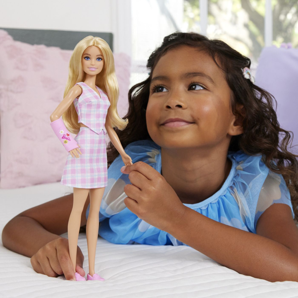 Barbie fashionistas papusa barbie cu gips pentru brat copii varsta 3 ani - 7 ani [3]