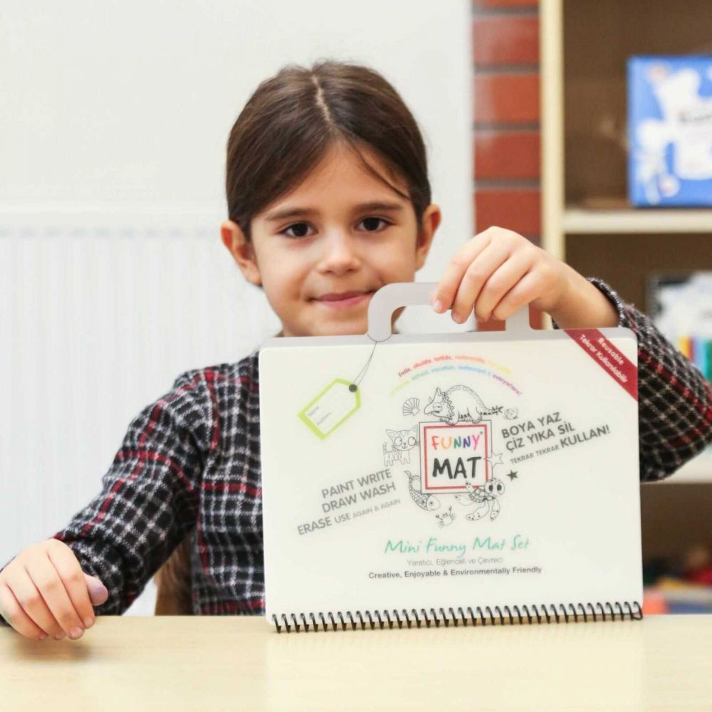 Caiet reutilizabil de desenat pentru colorat cu 12 pagini, cu tortita. [2]