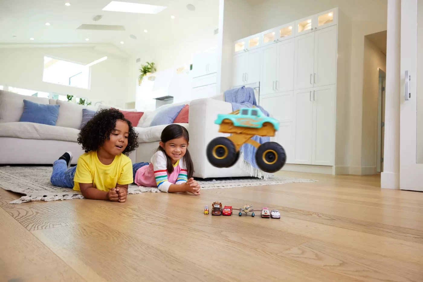 Cars masinuta de teren circus stunt ivy, varsta de la 3 ani la 7 ani [3]