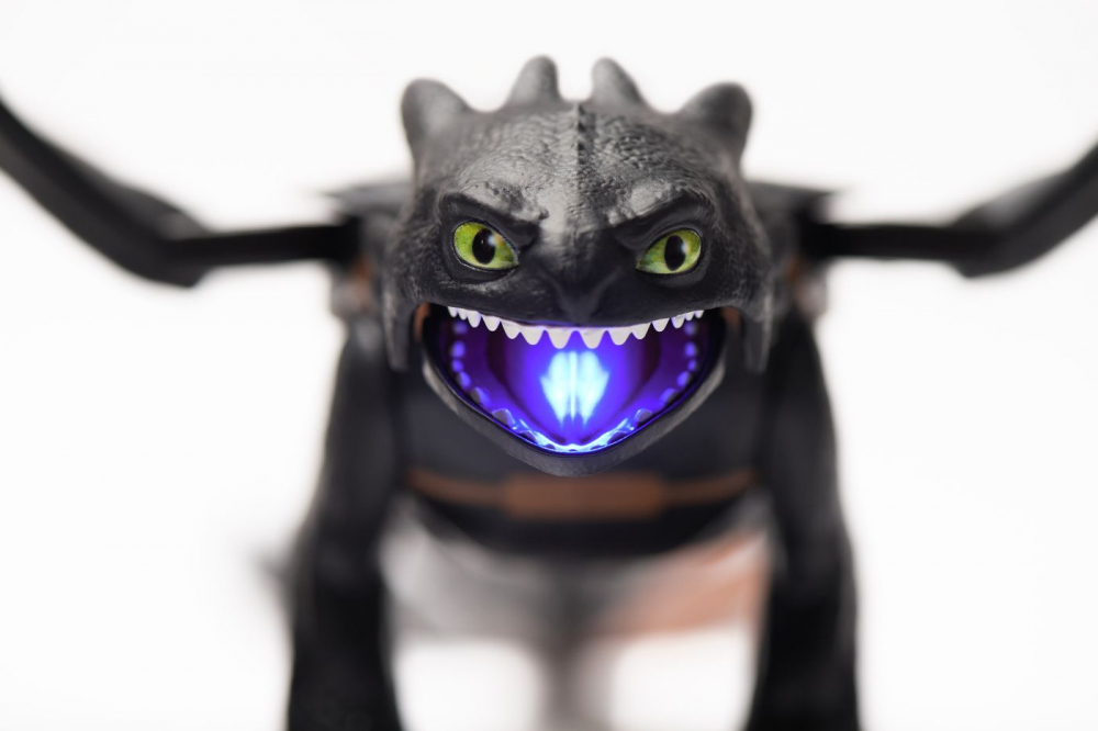 Cum sa iti dresezi dragonul dragon interactiv cu efecte luminoase [8]