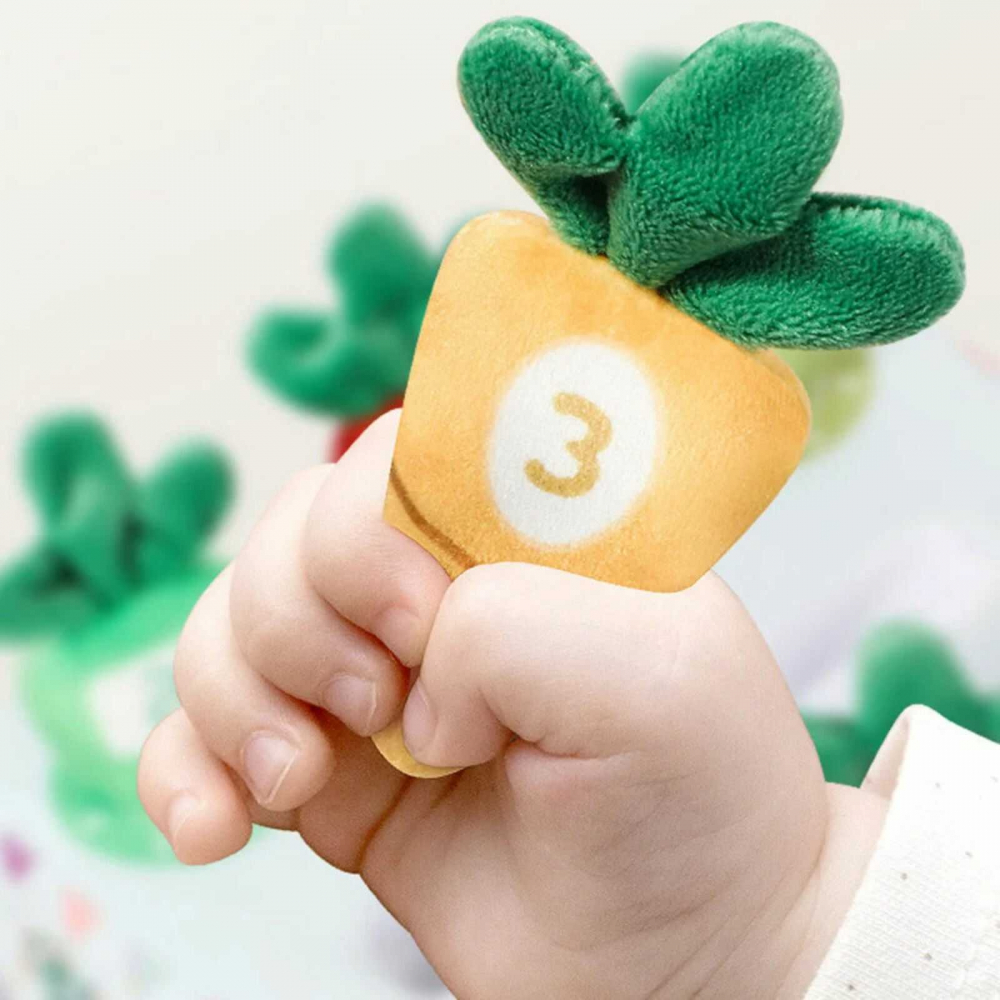 Cutie textila senzoriala bebelusi cu servetele si morcovi, jucarie motricitate [2]