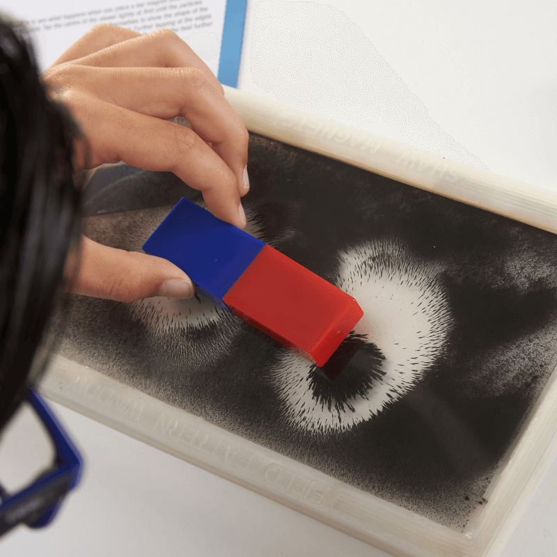 Set Educativ STEM - Fereastra cu Pudra Magnetica, Observa Campurile Magnetice in Timp Real [2]