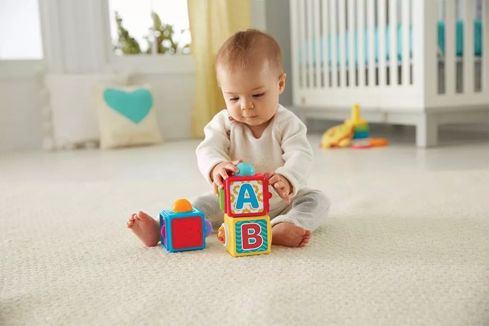 Fisher price cuburi cu activitati, varsta de la 6 luni la 2 ani [7]