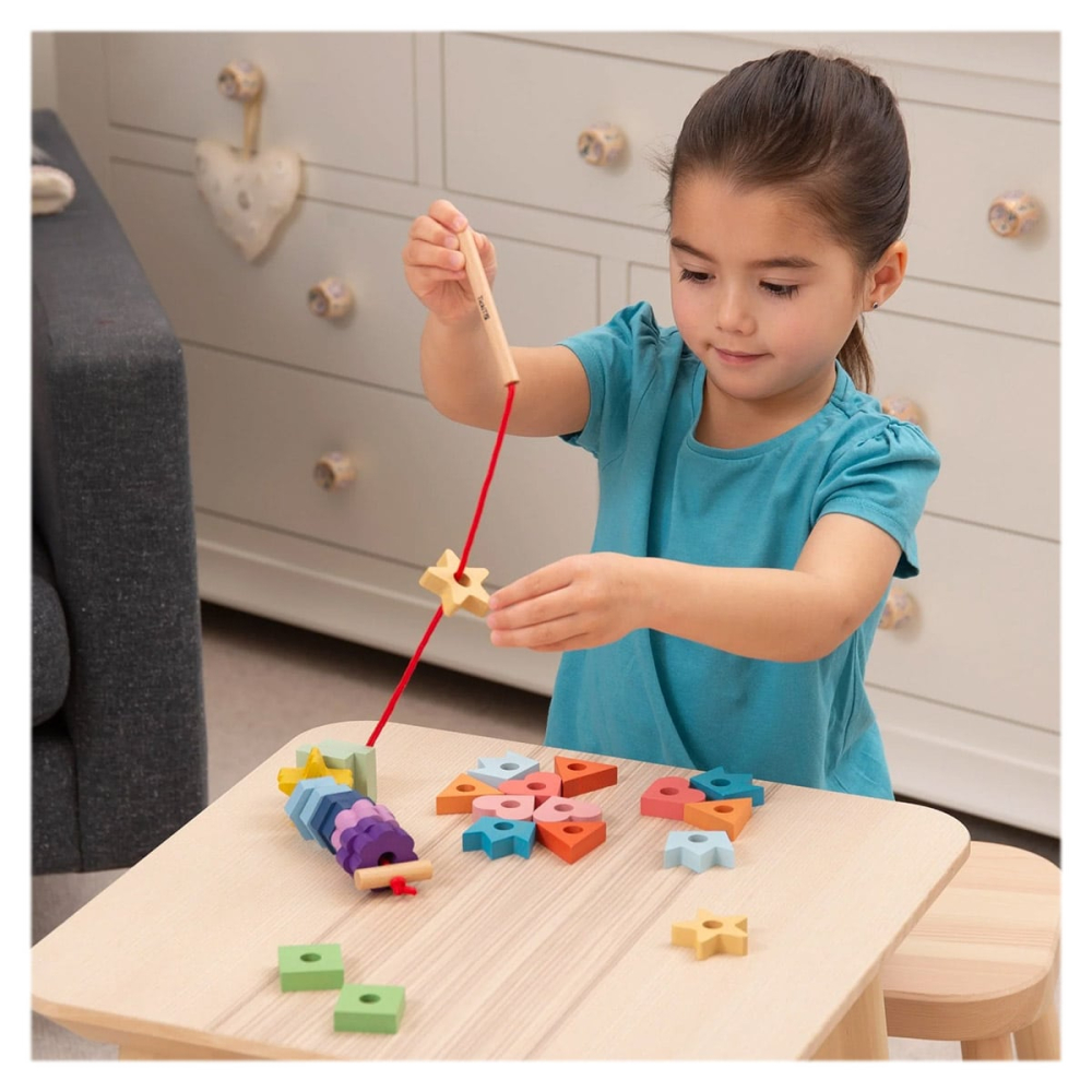 Forme colorate din lemn pentru insirat, TickiT, copii varsta 3-7 ani [3]