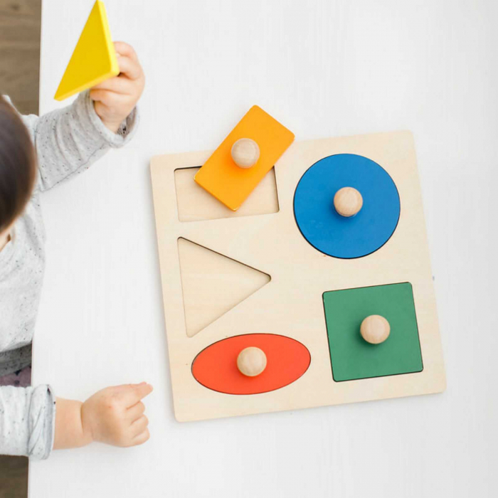 Jucarii Montessori din lemn, puzzle cu maner si forme geometrice. [2]