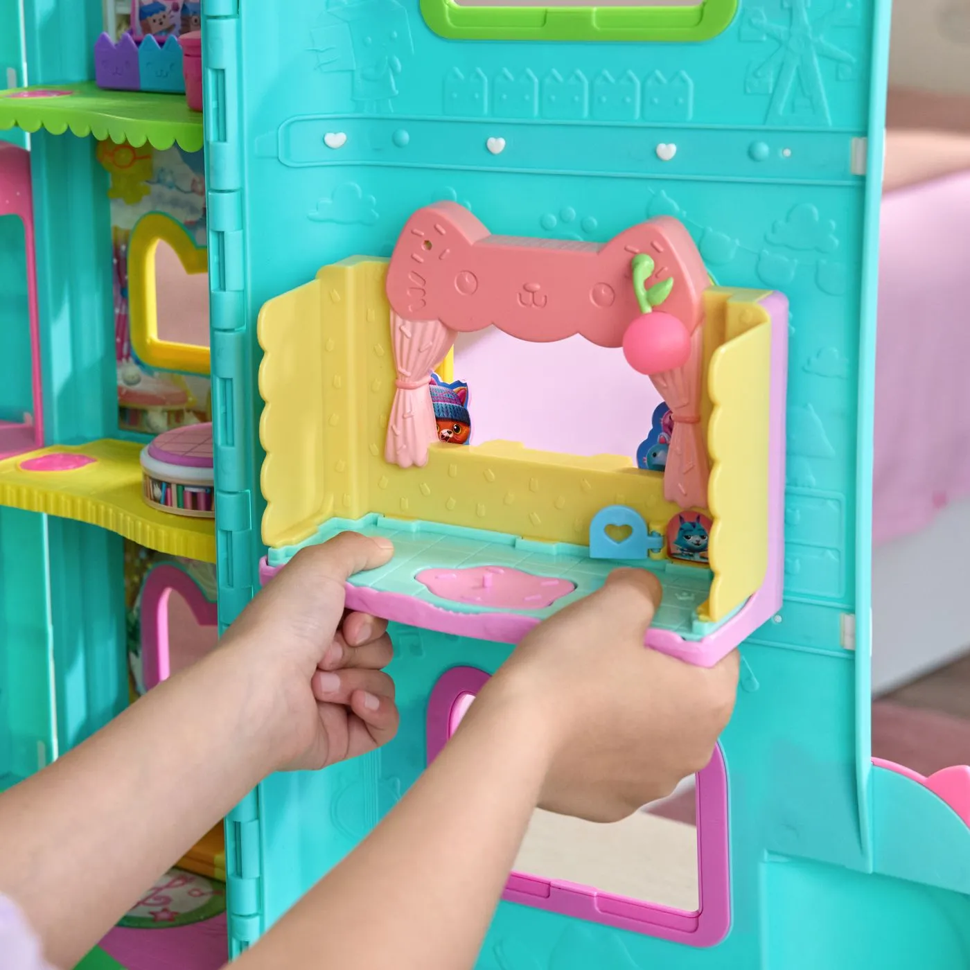 Gabbys dollhouse filmul bucataria magica a lui cakeys cu figurine si accesorii, copii 3 ani-7 ani [5]