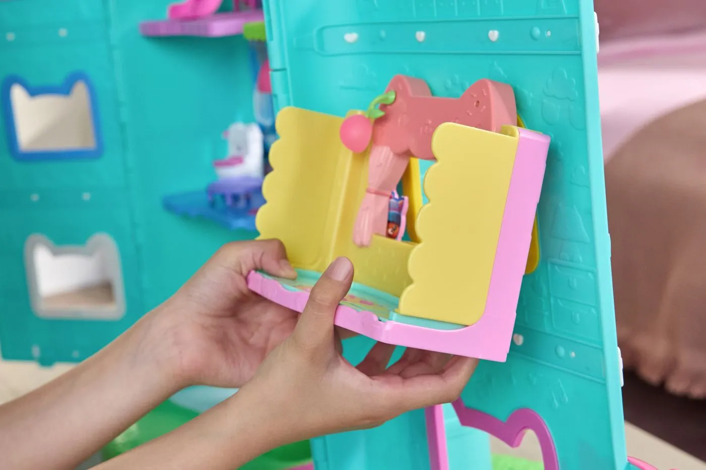 Gabbys dollhouse filmul bucataria magica a lui cakeys cu figurine si accesorii, copii 3 ani-7 ani [4]