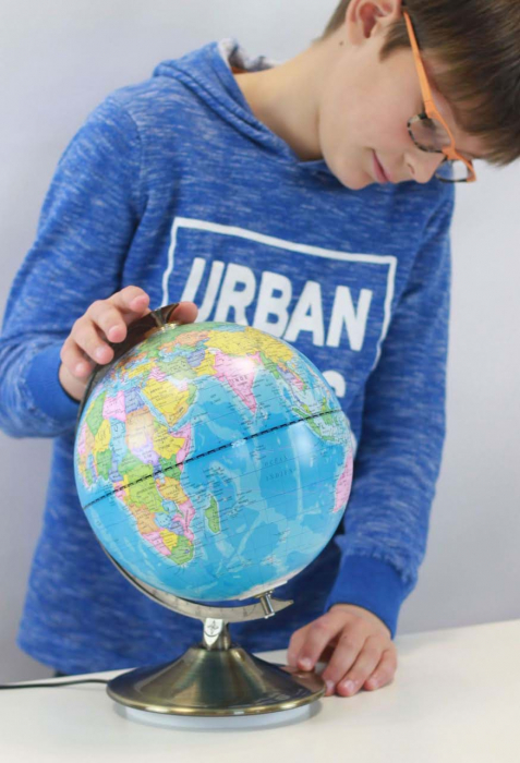 Glob pamantesc, observa structura Terra pe timp de zi si Bolta cerului noaptea [2]