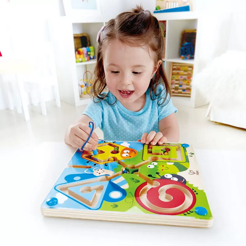 Hape labirint magnetic insecte, varsta de la 2 ani la 7 ani [3]