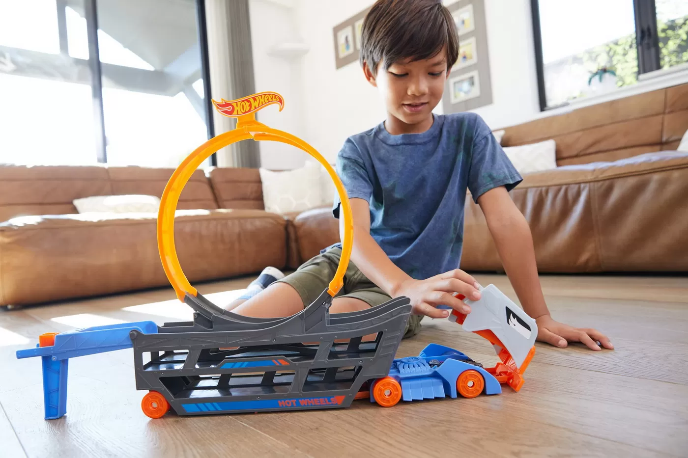 Hot wheels camion cu pista de lansare stunt n go, varsta de la 4 ani la 12 ani [3]