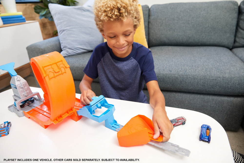 Hot wheels circuit rapid cu lansator pentru cascadorii si masinuta exclusiva, varsta de la 3 ani la 9 ani [3]