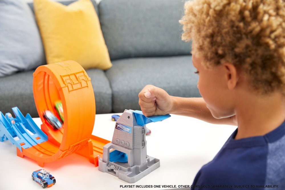 Hot wheels circuit rapid cu lansator pentru cascadorii si masinuta exclusiva, varsta de la 3 ani la 9 ani [6]