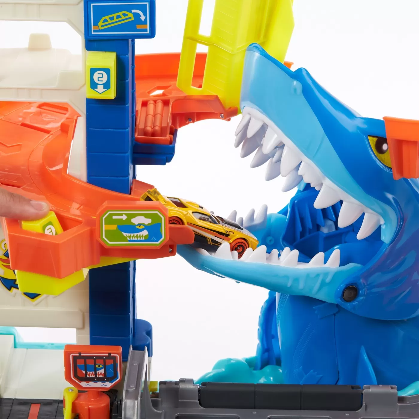 Hot wheels city atacul rechinului, varsta de la 4 ani la 8 ani [6]